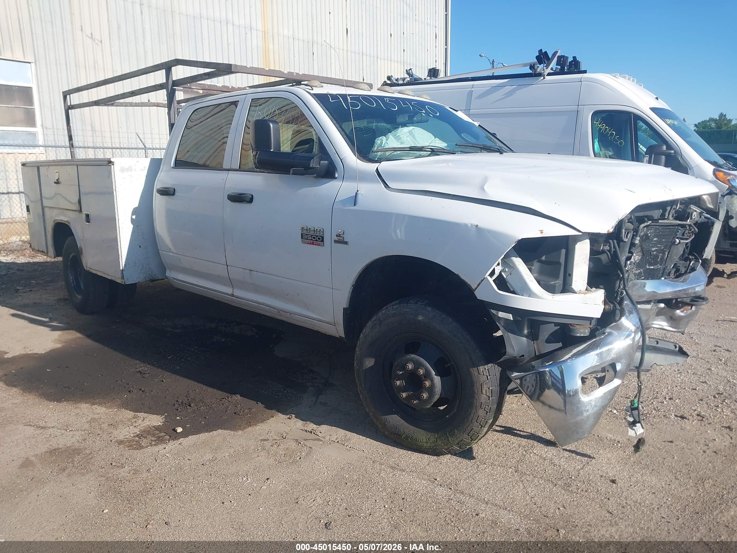 2011 RAM Ram Chassis Cab — VIN 3D6WZ4CL3BG636109 — photo 1 of 15